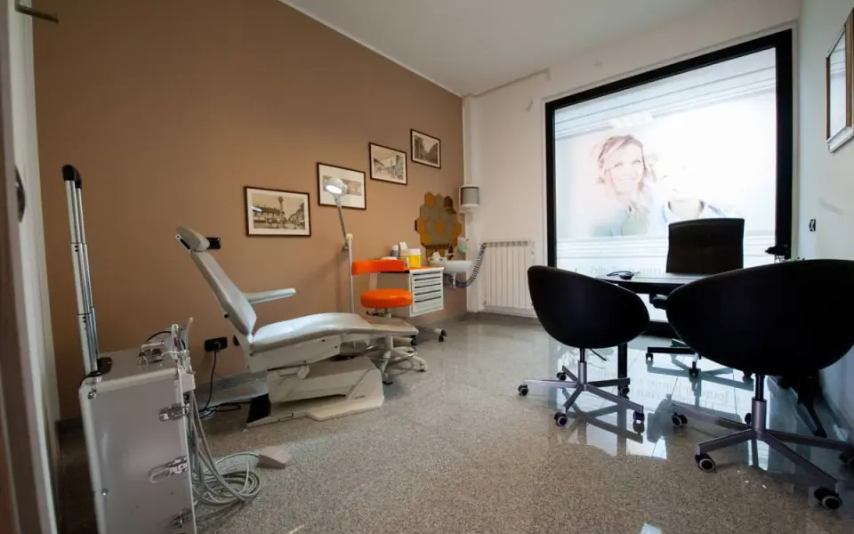 Sala operativa del centro dentale Crodent a Rho con poltrona odontoiatrica