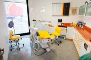 dentista pediatrico dalle piccole carie agli apparecchi dentali