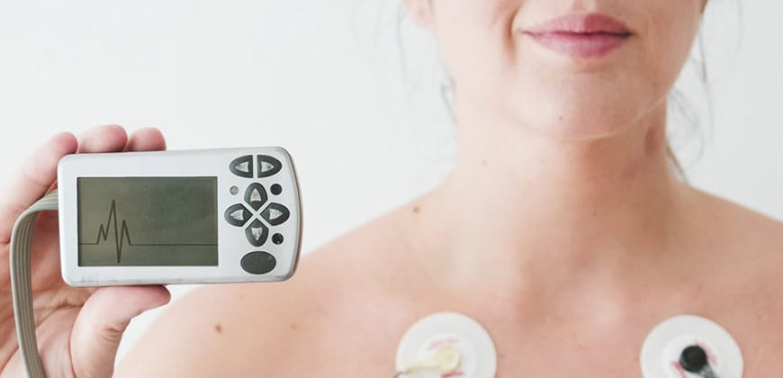 holter cardiaco un esame che consente di registrare e memorizzare i battiti del cuore